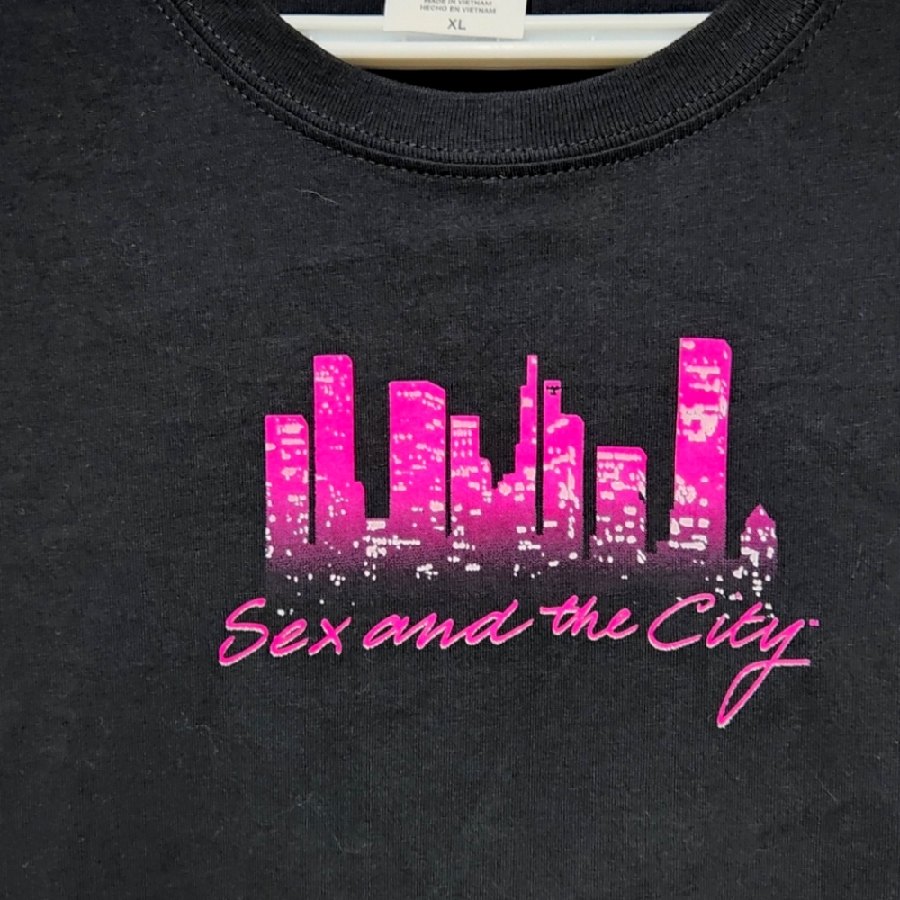 Sex In The City HBO black and hot pink tee-shirt.  size XL